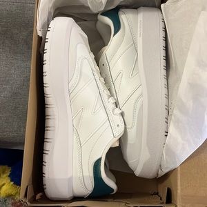 New Balance CT320 white and teal shoes - men’s size 7 or women’s size 8.5